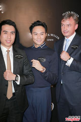 组图：张智霖避谈吸金八千万 已与唱片公司续约