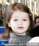 组图：维多利亚携子女现身 七公主险被镜头吓哭