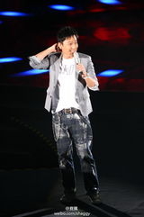 组图：老友记演唱会温情上演 周华健齐秦压轴合唱