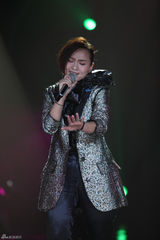 组图：歌手2邓紫棋变嘻哈女孩 动力火车首登场