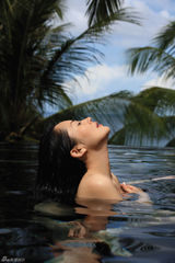 组图：许晴零设限大片曝光湿身秀美背