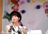 组图：韩国女歌手朴慧京举办新专辑发布会