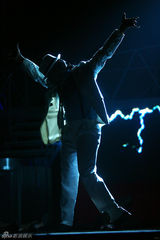 高清图：《颤栗现场》北京上演 演绎杰克逊经典