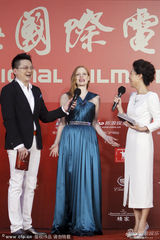 组图：杰西卡-查斯坦蓝裙拖地美艳动人