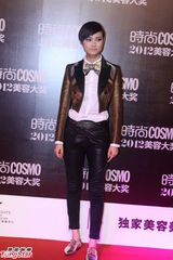 组图：孙俪倪妮低胸红装 李宇春金喜善惹注目