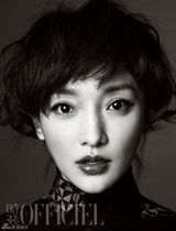 高清图：周迅红发登《时装》表情鬼马