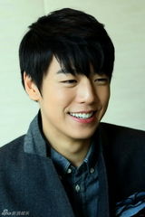 高清组图：独家对话李玹雨笑成恋爱是外行