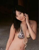 组图：日本影后长泽奈央豹纹比基尼大胆出镜