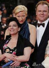 高清图：《我们需要谈谈凯文》首映 蒂尔达大秀裸背