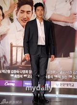 组图：郑柔美高斗心等宣传《妈妈的庭院》