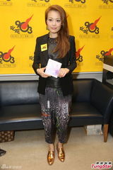 组图：容祖儿宣传新专辑 笑言演唱会底线低