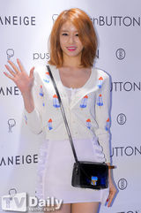 组图：T-ara孝敏智妍与孔孝真等看秀显个性