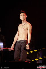 组图：关楚耀个唱邀张学友坐阵 遗撼谭咏麟未到