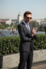 组图：《雷神2》“洛基”帅气亮相北京前门