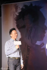 组图：黄家强内地歌迷见面会怀念家驹