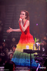 组图：容祖儿尾场演唱会性感热舞 动作狂野令人窒息 