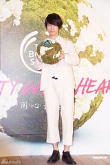 组图：严爵聊理想女友条件 失落未入围金曲奖