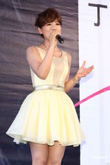 组图：丁当发片牵红线求姻缘 自曝曾被前男友劈腿