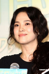 幻灯图：宋慧乔访台宣传新戏 避谈与玄彬假戏成真