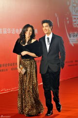 组图：哈尔滨电影节红毯 张静初娇媚现身