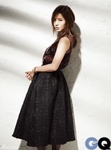 组图：韩歌手金艺林时尚写真 展性感冷傲气质