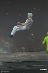 组图：郭富城个唱变型金刚舞台华丽震撼