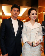 组图：吴奇隆霍思燕携手捞金 闹市剪彩人气爆棚