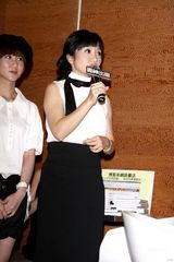 幻灯：陶晶莹新书销量惊人 捐百万版税给公益团体