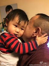 组图：潘长江带孙子变老小孩儿 祖孙温馨有爱