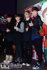 组图：EXO等助阵《圣诞老人》鹿晗笑出双下巴