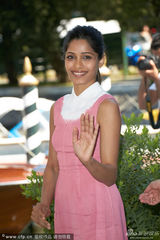 组图：《女人心事》发布 米歇尔芙蕾达比拼美艳