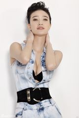 组图：阎娜牛仔写真小露性感傲人身材