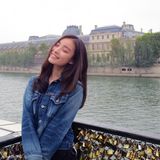 组图：倪妮漫游巴黎街头 素颜搞怪自拍