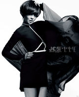 组图：郁可唯登杂志封面 热辣动感风采飞扬