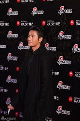 高清图：2011网络盛典红毯陈坤压轴亮相人气旺