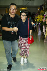 组图：李宗盛桃红衬衫开唱 称林忆莲唱得更好