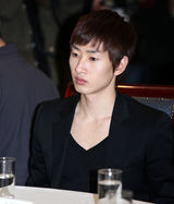 高清组图：Super Junior正装亮相参加活动帅气十足