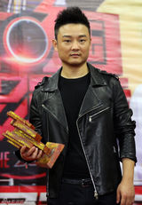 组图：《最强音》冠亚军见面会 陈奕迅摆鬼脸