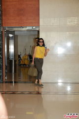 组图：最美婆婆朱玲玲三探俏儿媳 称已拍全家福