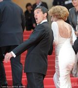 高清组图：《吾栖之肤》首映 班德拉斯吻导演