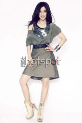 幻灯图：李冰冰登《大周末》封面 呼吁过有责任生活