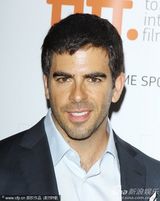 《惊天巨啸》首映 娜奥米-沃茨深V秀美乳