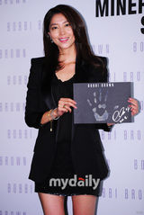 组图：吴允儿朴诗妍等为品牌站台 众美女人气PK