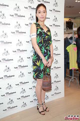 组图：邓九云被问绯闻显尴尬 称欣赏何韵诗真实