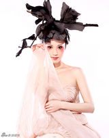 组图：演员石小群唯美写真大玩新鲜