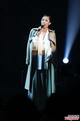 组图：黄耀明个唱何韵诗亲吻 林宥嘉变粉丝献唱