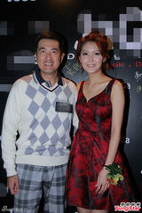 组图：黄百鸣捧新人盛君 挺吴思远尔冬升任会长