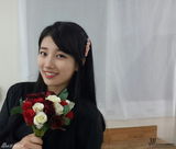 组图：秀智赵权等JYP家族迎成人节捧花祝福