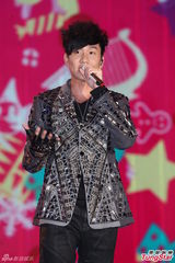 组图：严爵挑战唱跳险破音 林俊杰压轴热舞