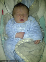 组图：林赛-罗韩同父异母新生弟弟曝光